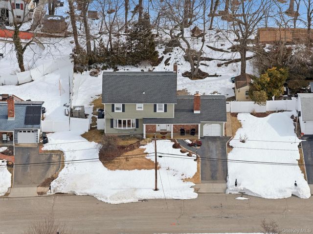 17 Soundway Drive, Rocky Point, NY 11778