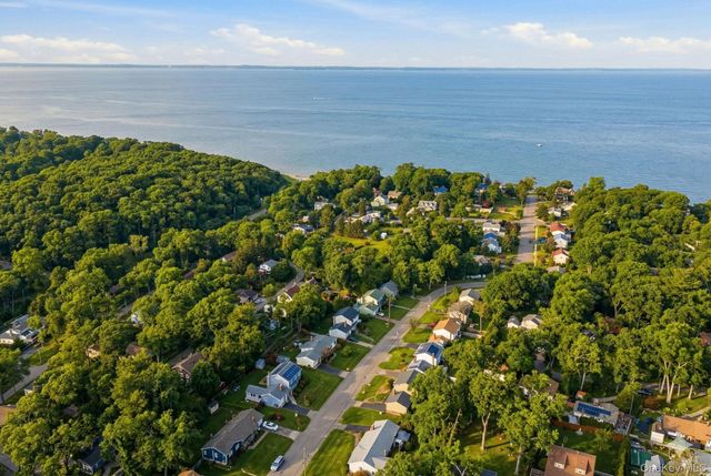 17 Soundway Drive, Rocky Point, NY 11778