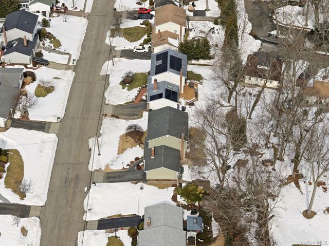 17 Soundway Drive, Rocky Point, NY 11778