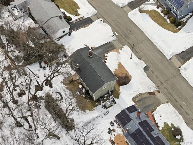 17 Soundway Drive, Rocky Point, NY 11778