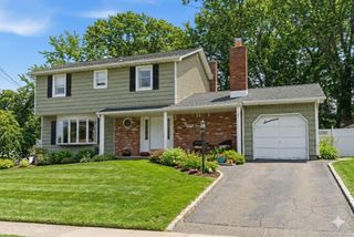 17 Soundway Drive, Rocky Point, NY 11778