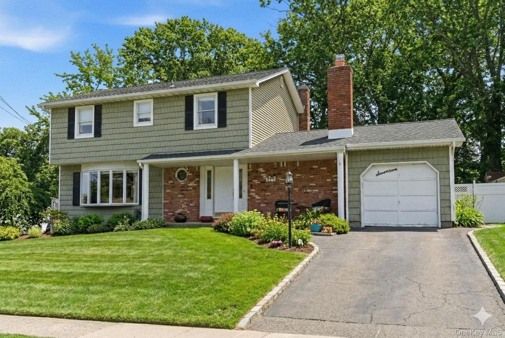 17 Soundway Drive, Rocky Point, NY 11778