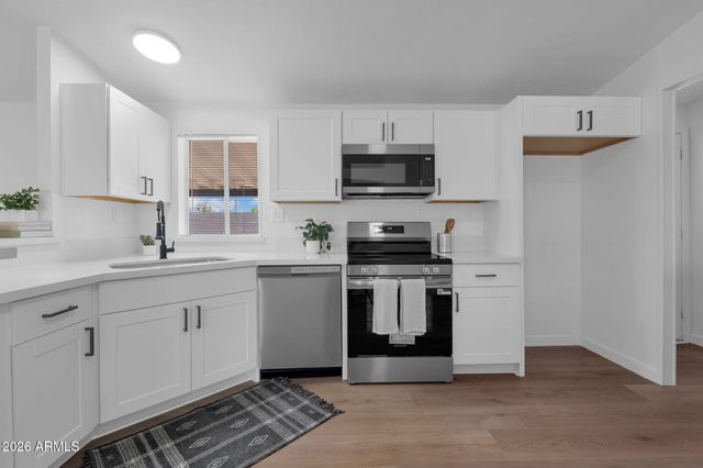 2547 E TONTO Lane, Phoenix, AZ 85050