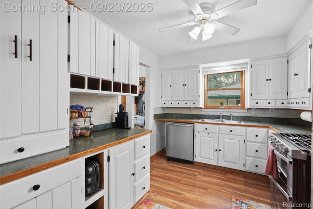 21860 Fenster Street, Sumpter Township, MI 48111