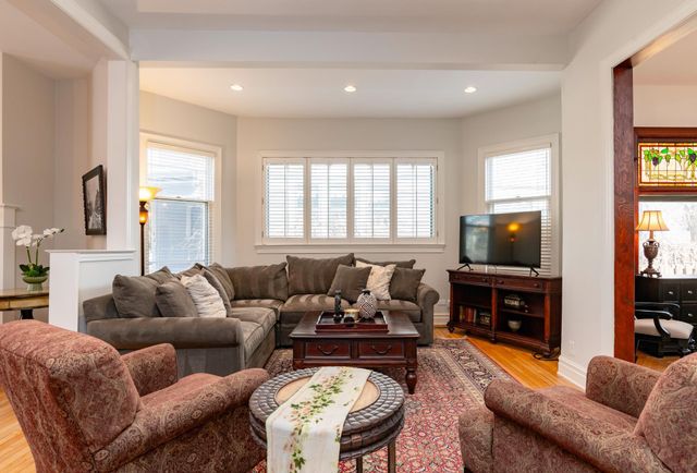 458 Holly Avenue, Saint Paul, MN 55102