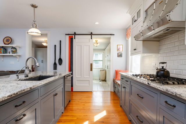 458 Holly Avenue, Saint Paul, MN 55102