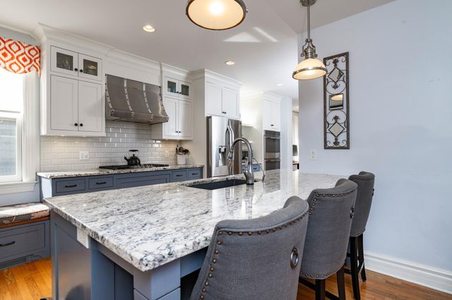 458 Holly Avenue, Saint Paul, MN 55102