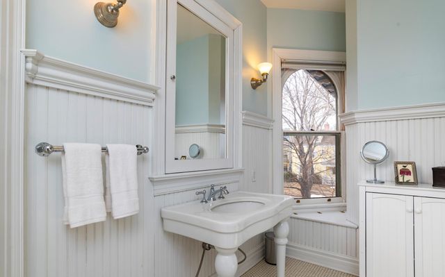 458 Holly Avenue, Saint Paul, MN 55102