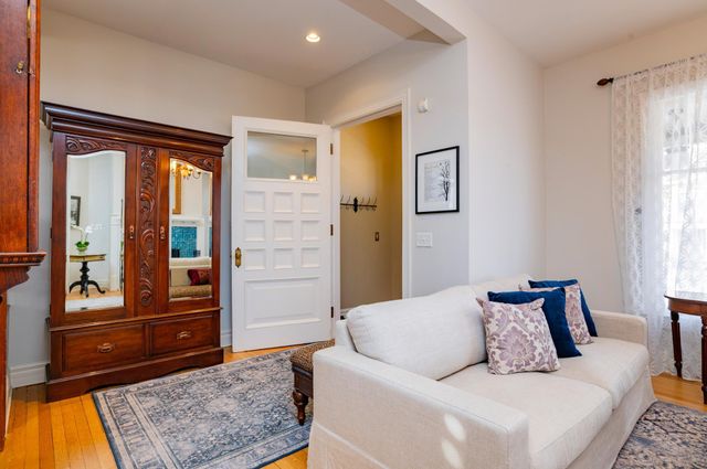 458 Holly Avenue, Saint Paul, MN 55102