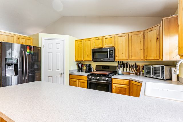 1796 W 1975 S, Syracuse, UT 84075