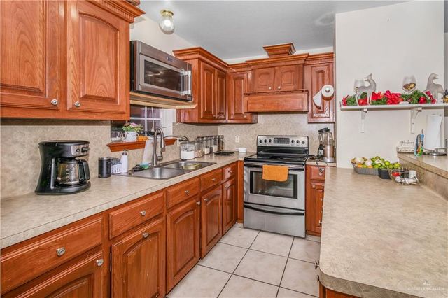 1210 E Boganbilia Avenue, Hidalgo, TX 78557