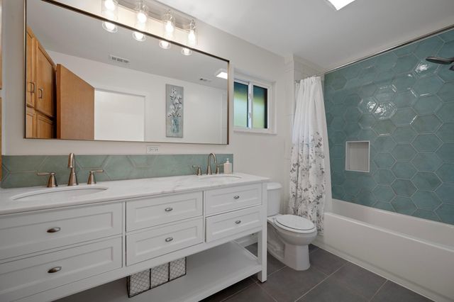 6300 Lakeshore DR, Lago Vista, TX 78645