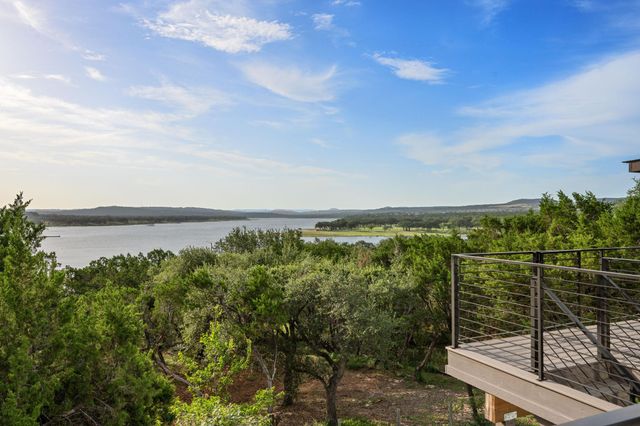 6300 Lakeshore DR, Lago Vista, TX 78645