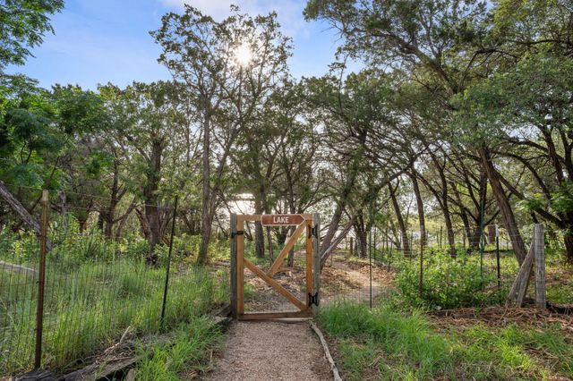 6300 Lakeshore DR, Lago Vista, TX 78645