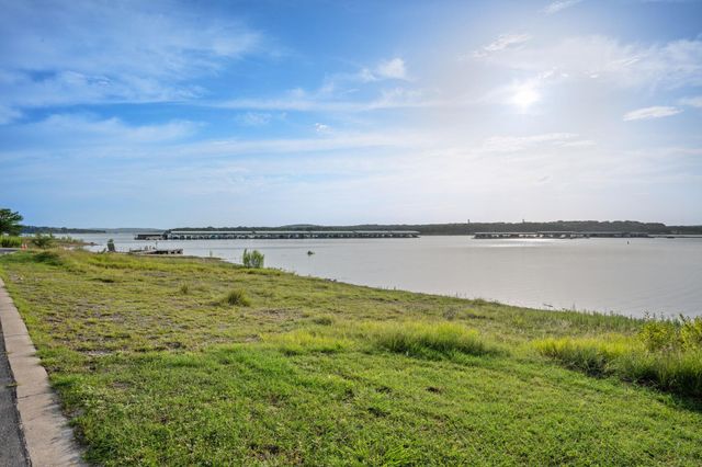 6300 Lakeshore DR, Lago Vista, TX 78645