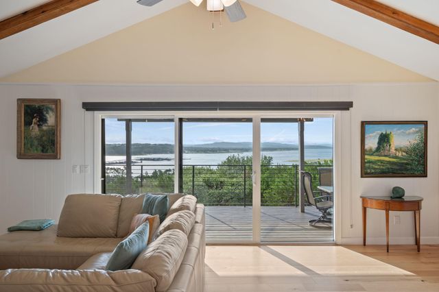 6300 Lakeshore DR, Lago Vista, TX 78645