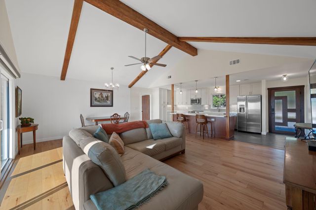 6300 Lakeshore DR, Lago Vista, TX 78645