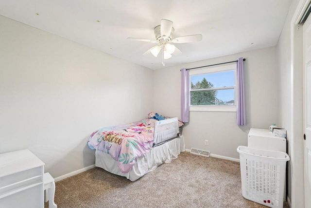 W305N5280 Gail LANE, Hartland, WI 53029