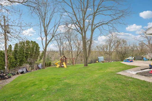 W305N5280 Gail LANE, Hartland, WI 53029