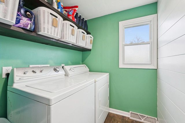 W305N5280 Gail LANE, Hartland, WI 53029