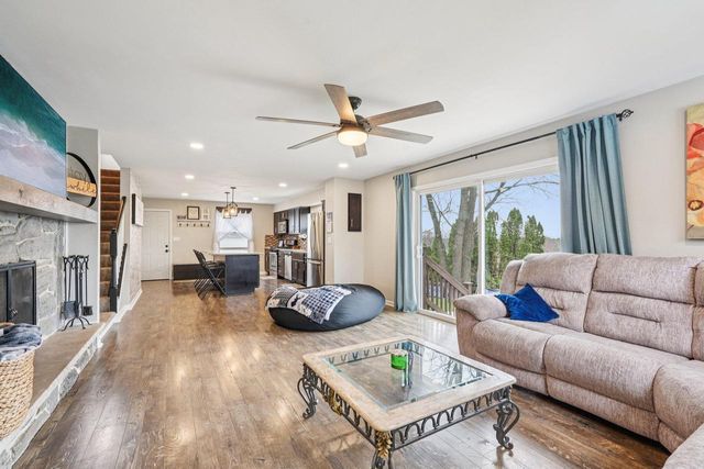 W305N5280 Gail LANE, Hartland, WI 53029