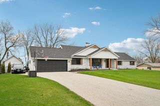 W305N5280 Gail LANE, Hartland, WI 53029