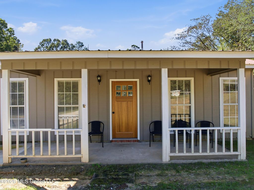 283 Coles Point Road, Batesville, MS 38606 — photo 2