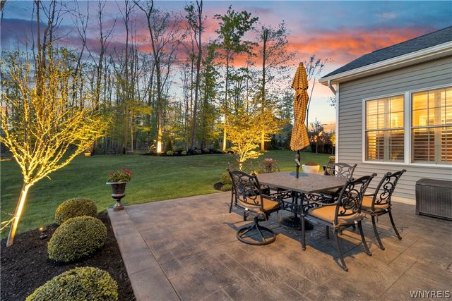 6 Hidden Oak Court, Orchard Park, NY 14127