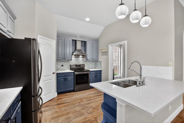 8208 Riversprings Drive, Fort Worth, TX 76053