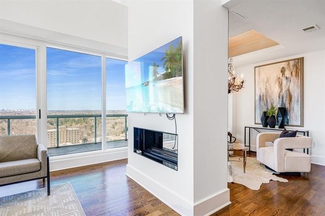 2881 Peachtree Road NE 2405, Atlanta, GA 30305