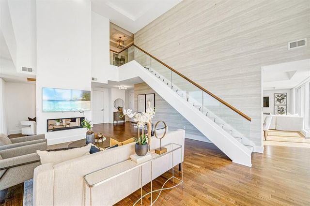 2881 Peachtree Road NE 2405, Atlanta, GA 30305