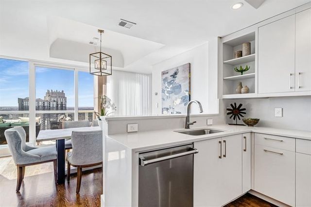 2881 Peachtree Road NE 2405, Atlanta, GA 30305