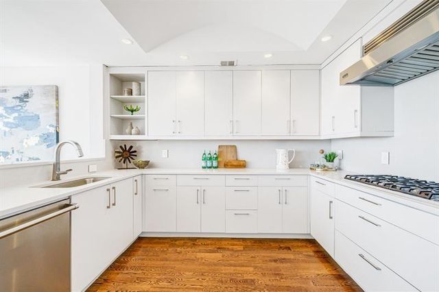 2881 Peachtree Road NE 2405, Atlanta, GA 30305