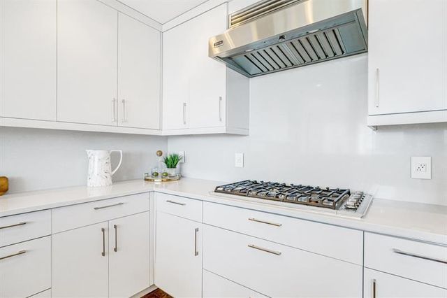 2881 Peachtree Road NE 2405, Atlanta, GA 30305