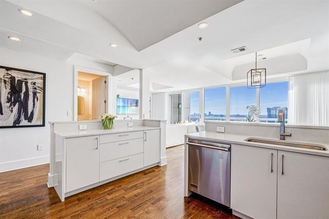 2881 Peachtree Road NE 2405, Atlanta, GA 30305