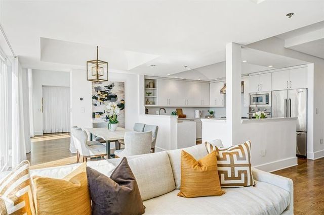 2881 Peachtree Road NE 2405, Atlanta, GA 30305