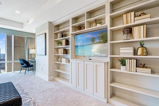 2881 Peachtree Road NE 2405, Atlanta, GA 30305