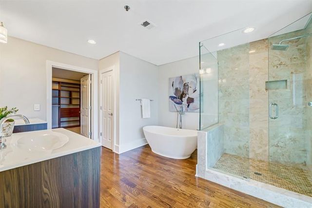 2881 Peachtree Road NE 2405, Atlanta, GA 30305