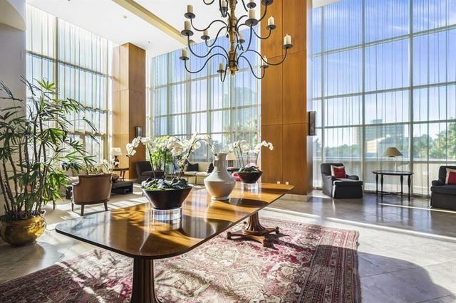 2881 Peachtree Road NE 2405, Atlanta, GA 30305