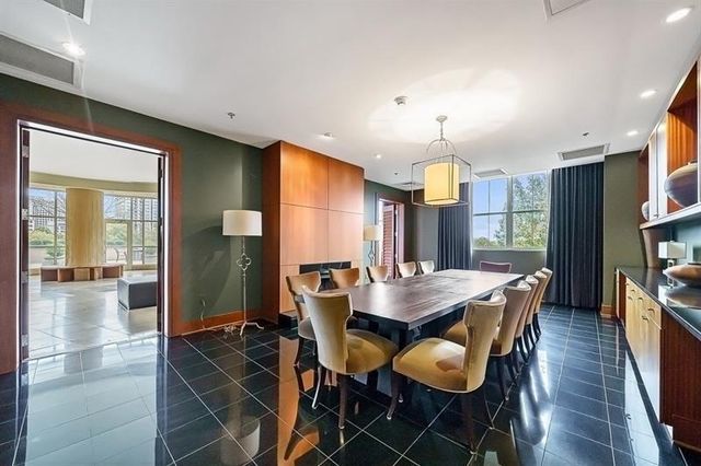 2881 Peachtree Road NE 2405, Atlanta, GA 30305