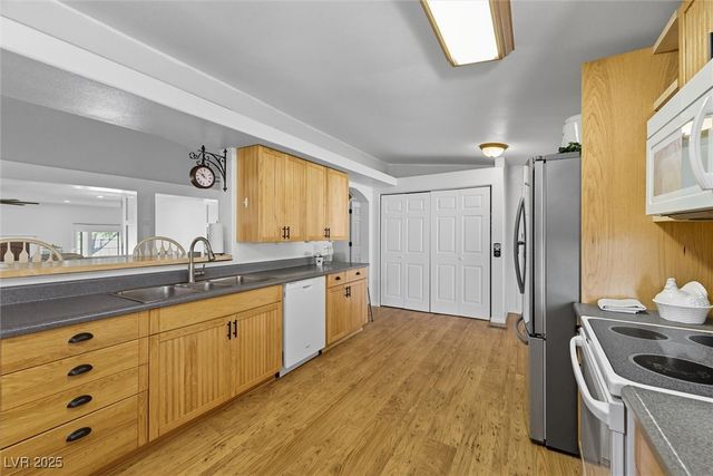 5681 Rhyolite Avenue, Pahrump, NV 89060