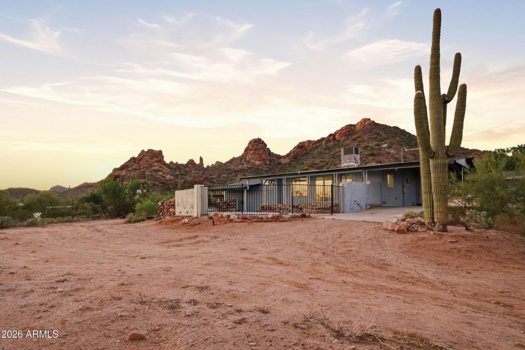 749 E MCDOWELL Boulevard, Apache Junction, AZ 85119 — exterior