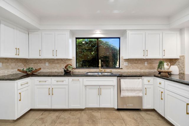 2827 W Compton Court, Fresno, CA 93711