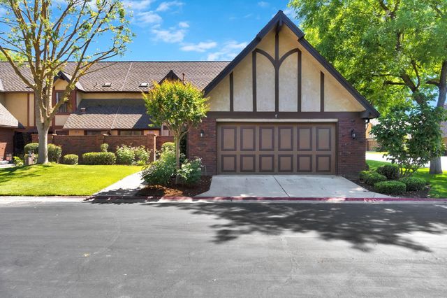 2827 W Compton Court, Fresno, CA 93711