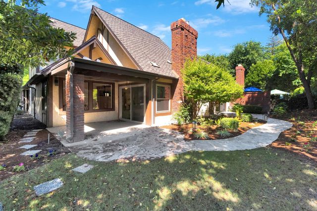 2827 W Compton Court, Fresno, CA 93711