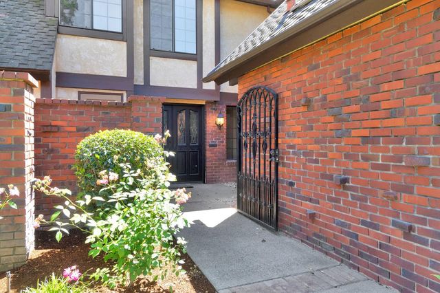 2827 W Compton Court, Fresno, CA 93711