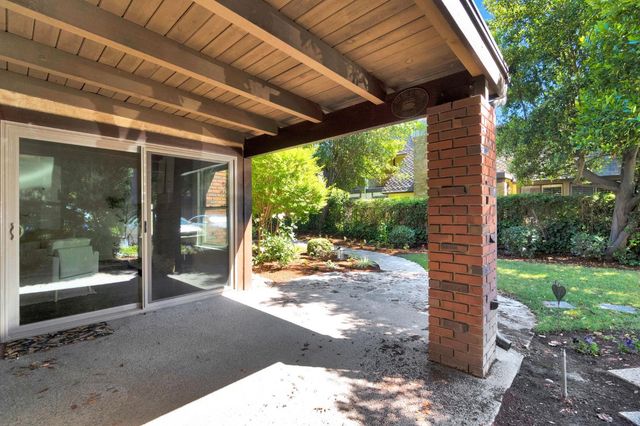 2827 W Compton Court, Fresno, CA 93711