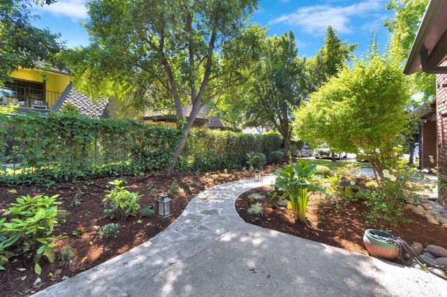 2827 W Compton Court, Fresno, CA 93711