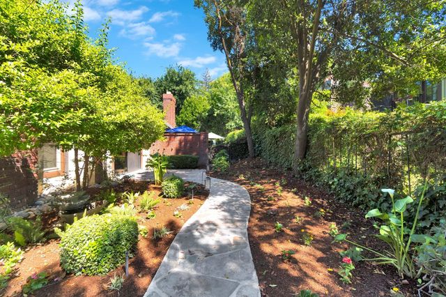 2827 W Compton Court, Fresno, CA 93711