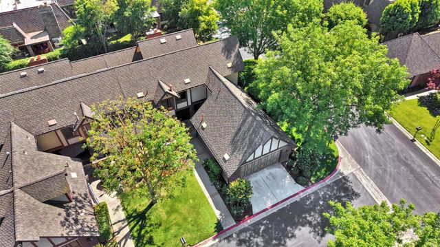 2827 W Compton Court, Fresno, CA 93711
